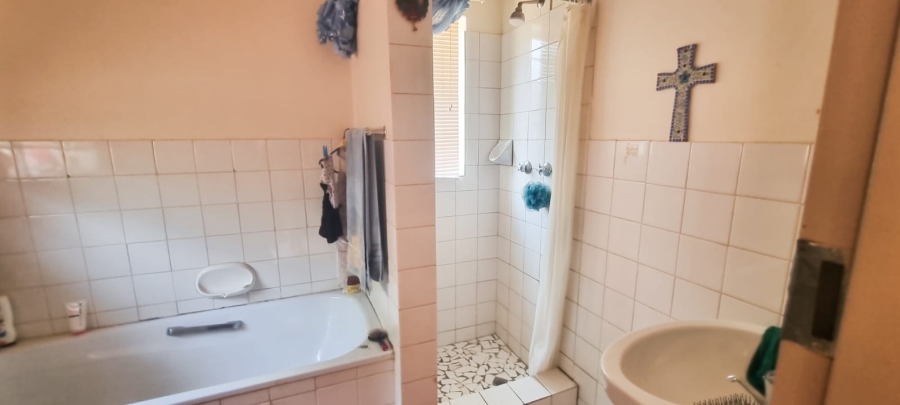 1 Bedroom Property for Sale in Meerhof North West